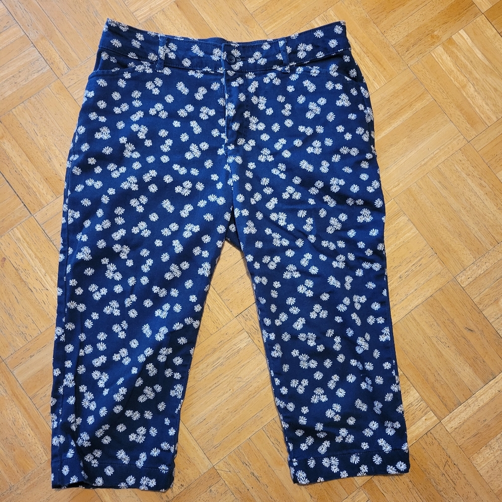St John's Bay Navy w/Flowers Capris sz8